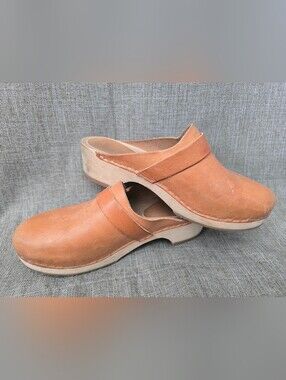 Bryr Tan Leather Clogs